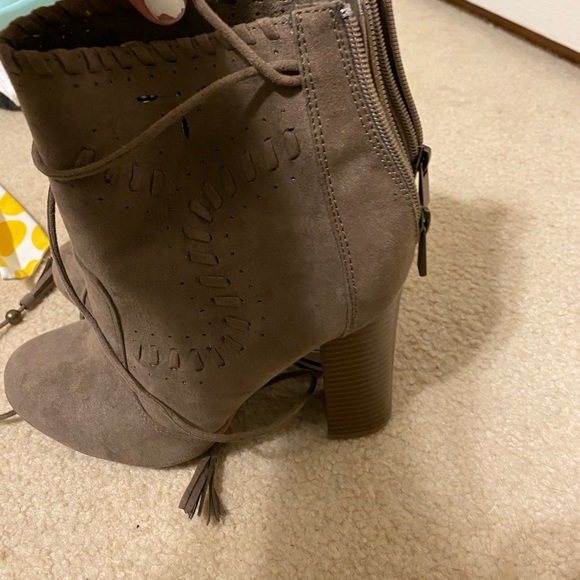 Heels - Picture 3 of 3